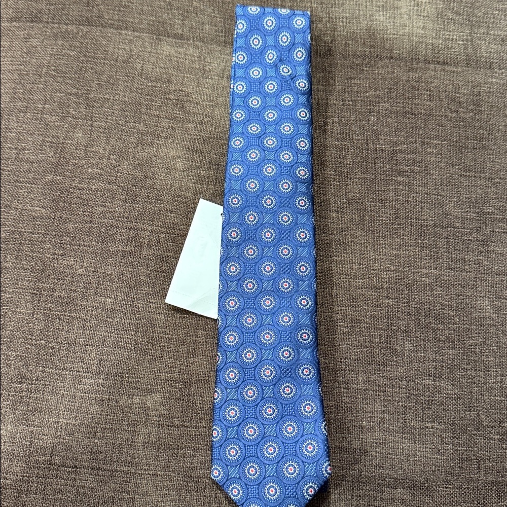Bloomingdale’s 100% Silk Tie